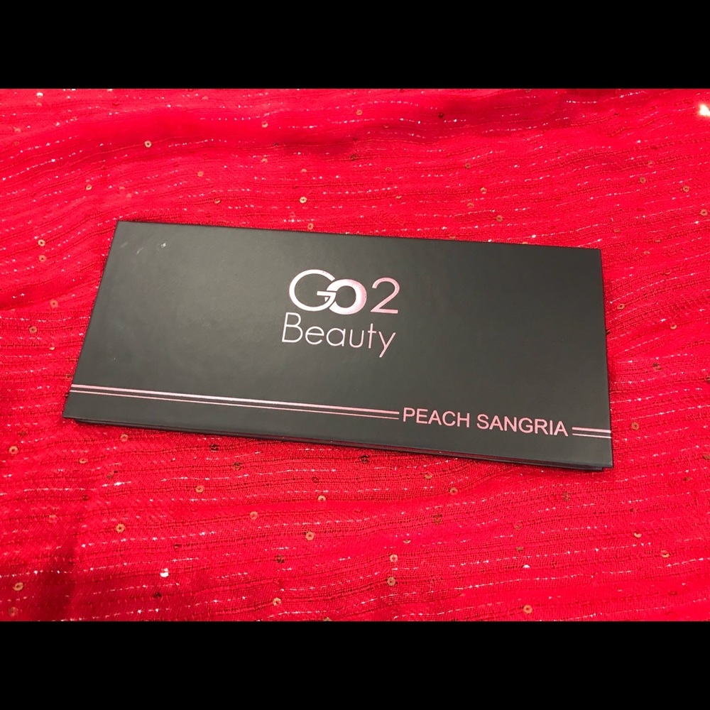 Eyeshadow - Picture 3 of 3